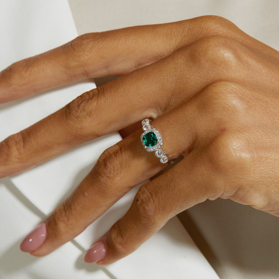 Jolics retro light luxury cultivated emerald ring S925 silver inlaid cultivated colored gemstone ring customized