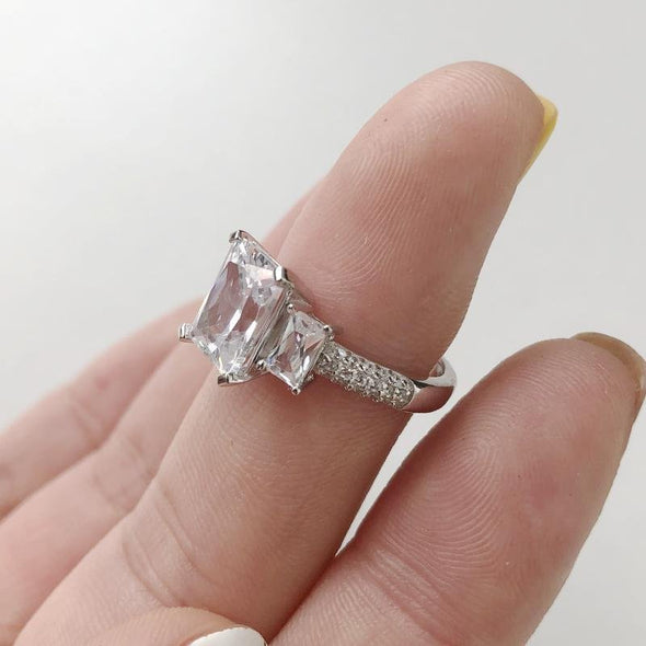 Princess Cut Three Stone Ring - jolics