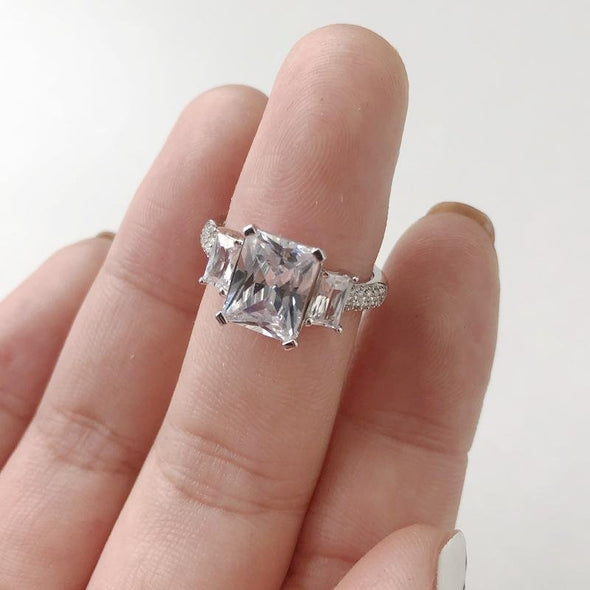 Princess Cut Three Stone Ring - jolics