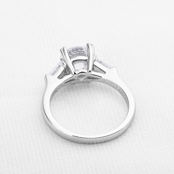 Tapered Three Stone Round Cut Ring - jolics